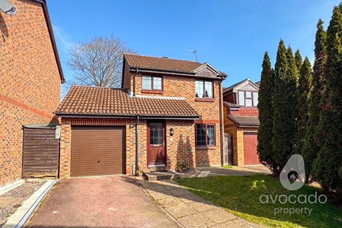 3 Bedroom Detached House To Rent In Larch Way, Farnborough, Hampshire, GU14