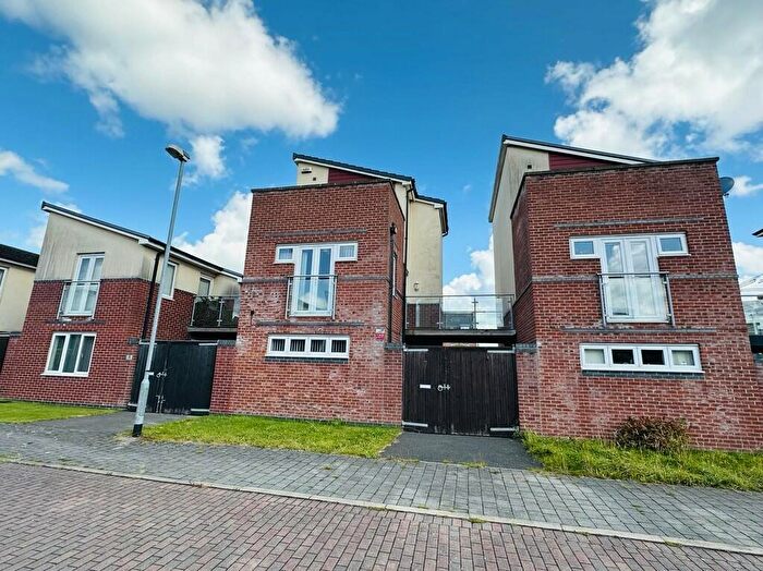 3 Bedroom Link Detached House To Rent In Barlow Close, PR7