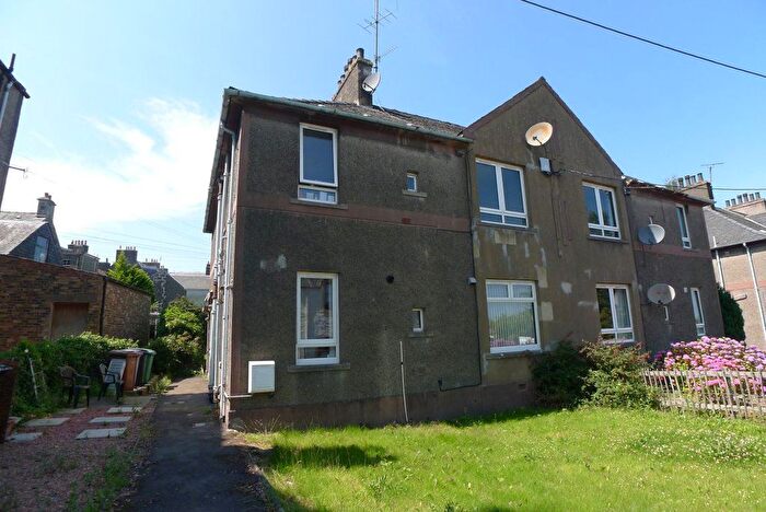 2 Bedroom Flat To Rent In Tay Street, Newburgh, KY14