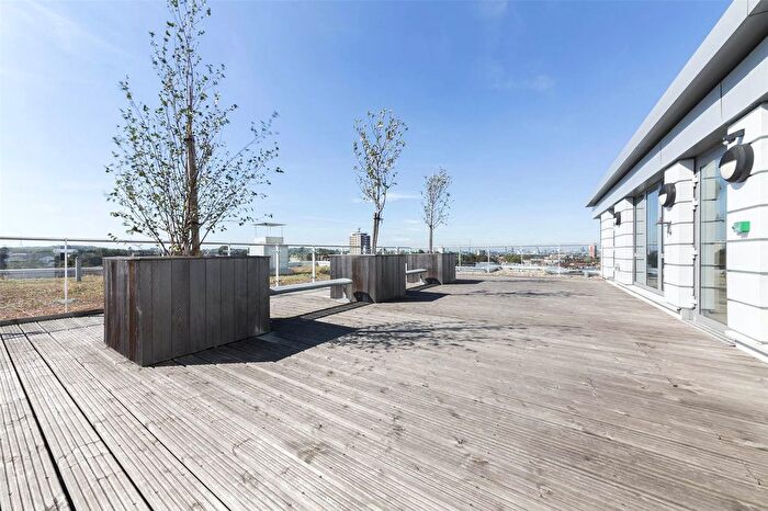 4 Bedroom Flat To Rent In Seager Place, London, SE8