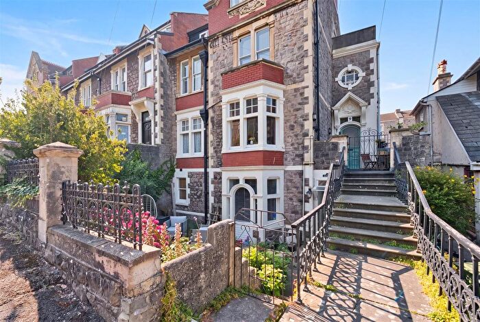 2 Bedroom Flat For Sale In Connaught Place, Weston-Super-Mare, BS23