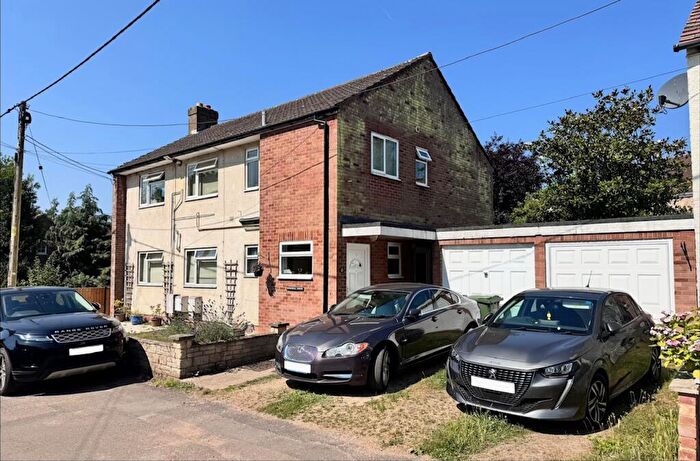 2 Bedroom Maisonette For Sale In Blenheim Road, Horspath, Oxford, OX33