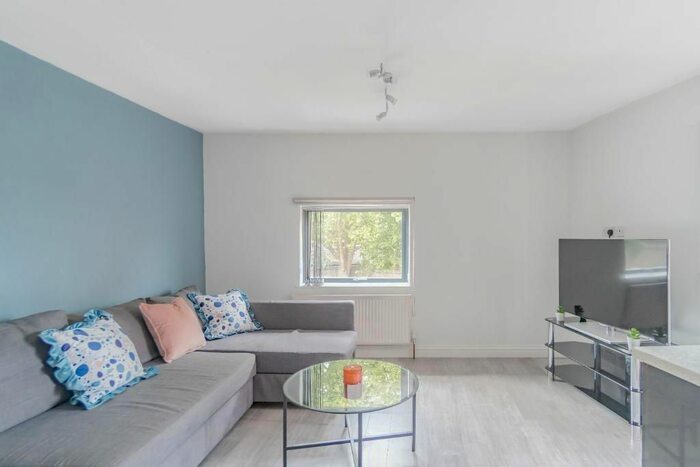 2 Bedroom Flat To Rent In Charles Street, Windsor, SL4