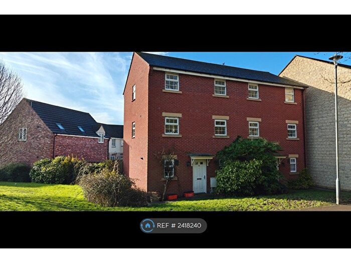 3 Bedroom Semi-Detached House To Rent In Knole Close, Swindon, SN25