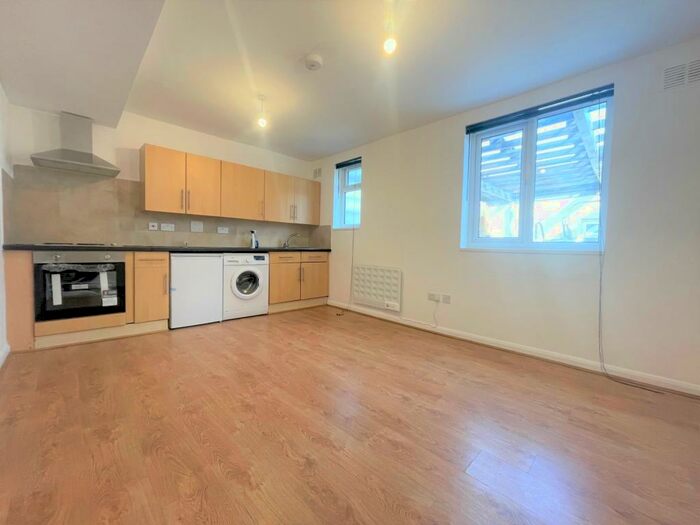 1 Bedroom Flat To Rent In Oakleigh Road North, Whetstone, N20
