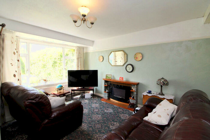 2 Bedroom Semi-Detached Bungalow For Sale In Plaxton Bridge Road, Woodmansey, HU17