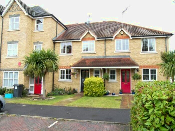 4 Bedroom End Of Terrace House To Rent In Egham, Surrey, TW20