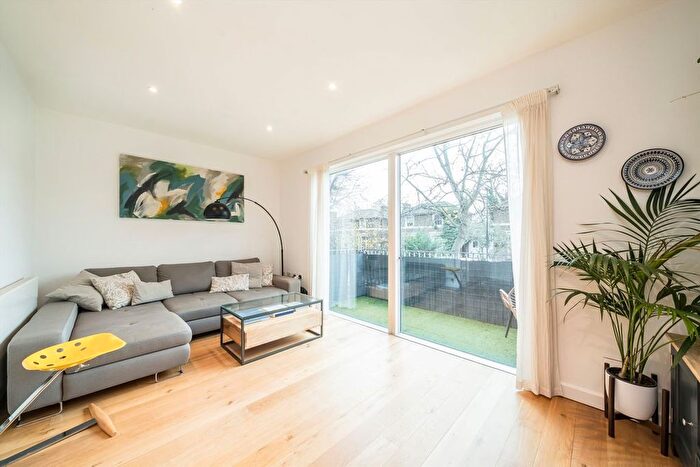 2 Bedroom Flat For Sale In Holland Grove, Kennington, SW9