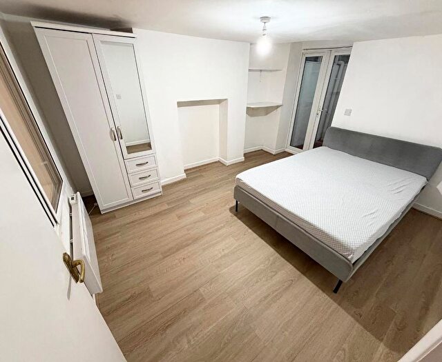 Studio To Rent In Milkwood Road, London, SE24
