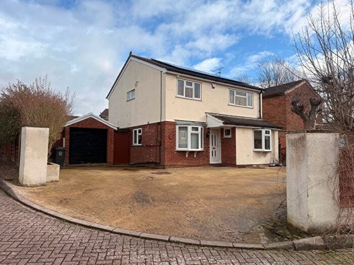 4 Bedroom Detached House For Sale In Beacon Close, Leicester, LE4