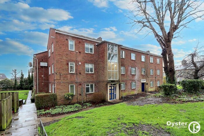 1 Bedroom Flat To Rent In Bells Hill, Barnet, EN5
