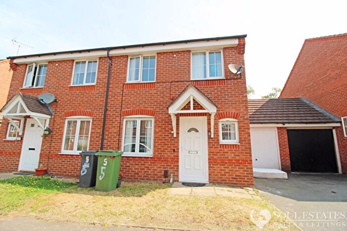 3 Bedroom Semi-Detached House To Rent In Wheelwright Close, Wednesbury, WS10