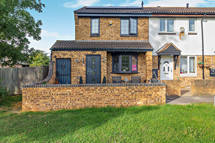 3 Bedroom Terraced House For Sale In Fielding Avenue, Tilbury, RM18