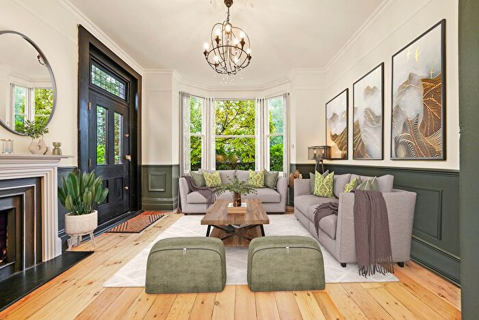 1 Bedroom Flat To Rent In Broom Road, Teddington, TW11