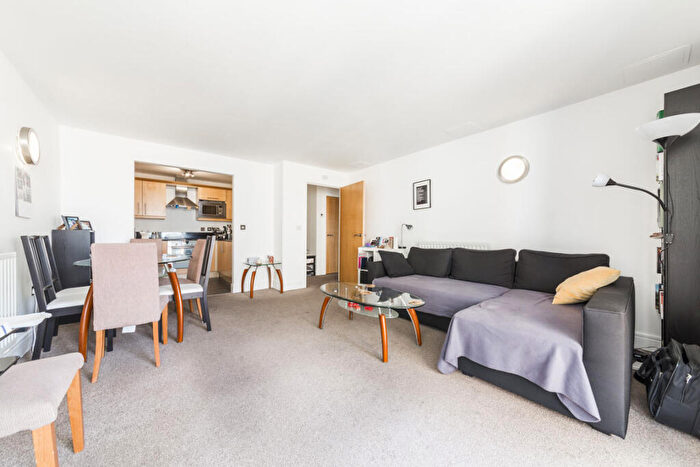2 Bedroom Flat To Rent In Cassilis Road, Canary Wharf, E14