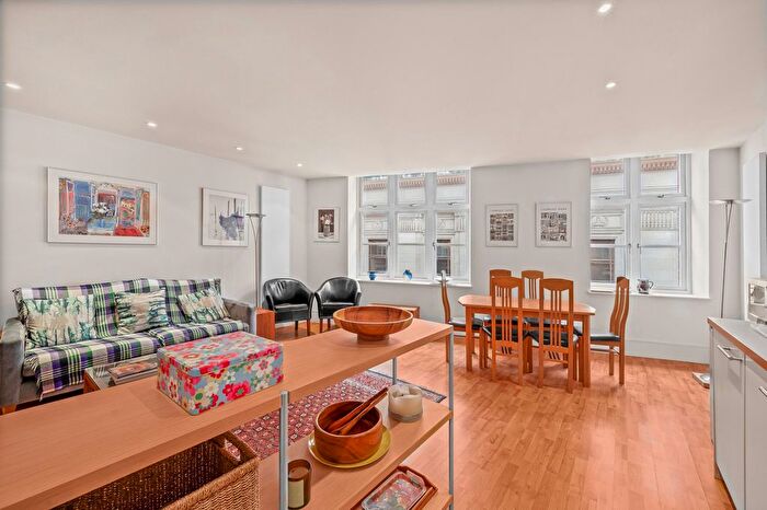 2 Bedroom Flat For Sale In Wild Street, Aldwych, WC2B - Photo 1