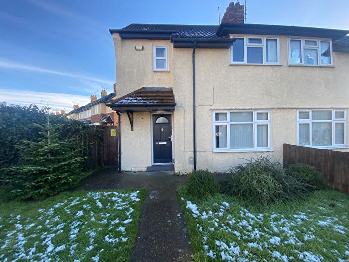 3 Bedroom Semi Detached House For Sale In Endeavour Crescent, Hull, HU9