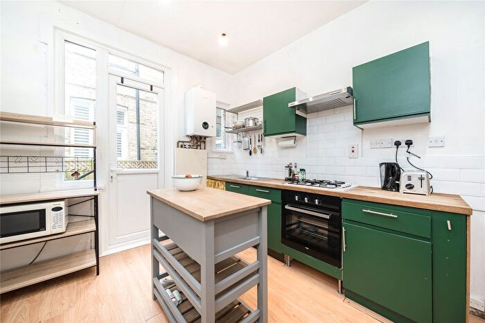 2 Bedroom Flat For Sale In Deerdale Road, London, SE24