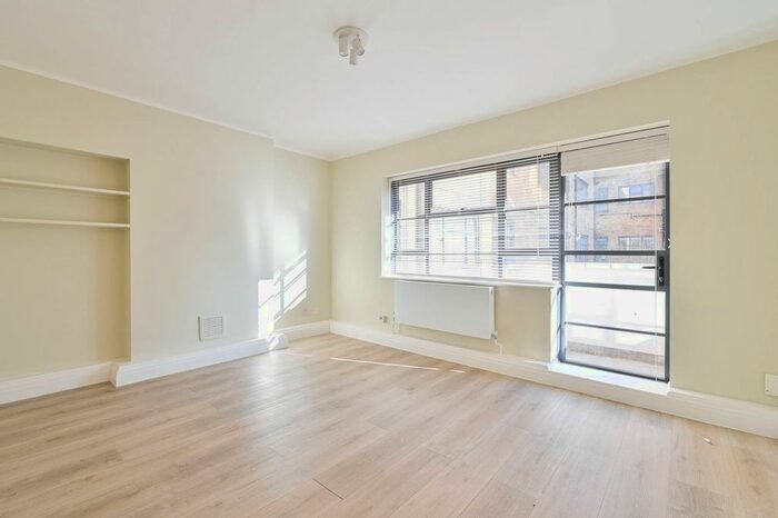 2 Bedroom Flat To Rent In Pepper Street, Southwark, London, SE1