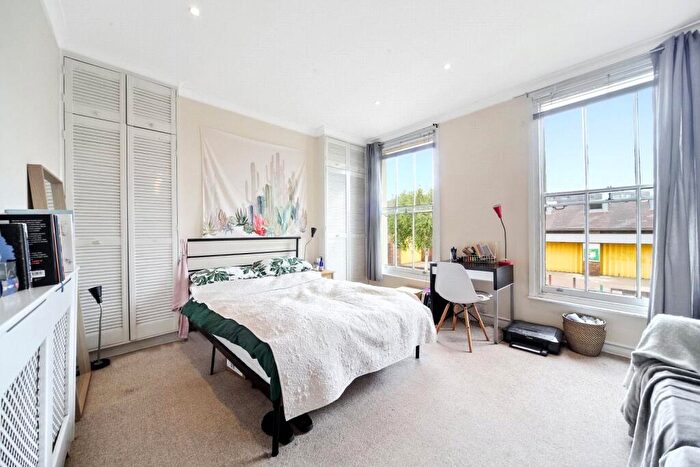 3 Bedroom Flat To Rent In Royal College Street, Camden, NW1