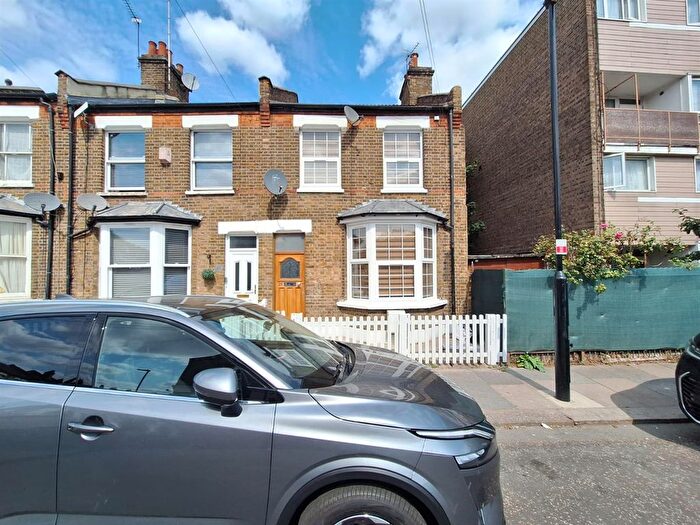 4 Bedroom Property To Rent In Steele Road, Tottenham, N17