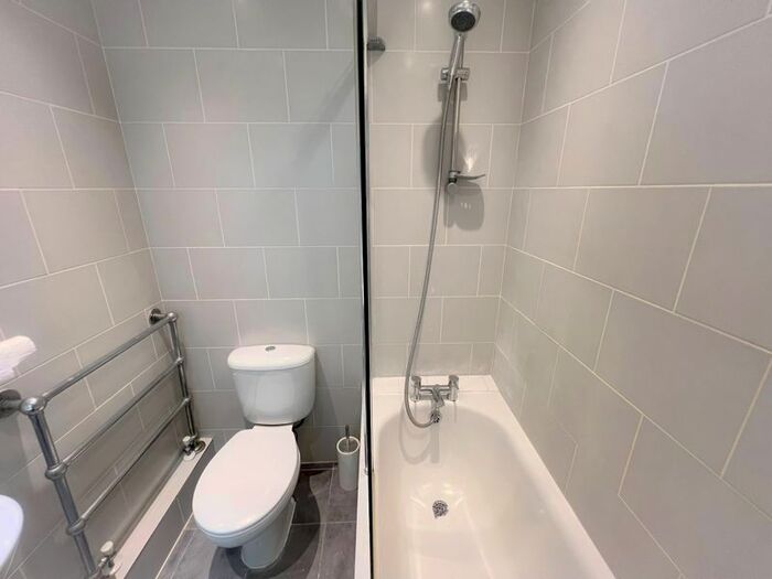 Studio To Rent In Balham High Road, London, SW17