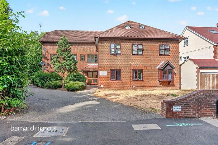 3 Bedroom Flat For Sale In Culmington Road, South Croydon, CR2