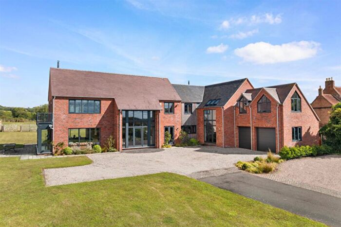 5 Bedroom Detached House For Sale In Stoney Barton, Alderminster, CV37