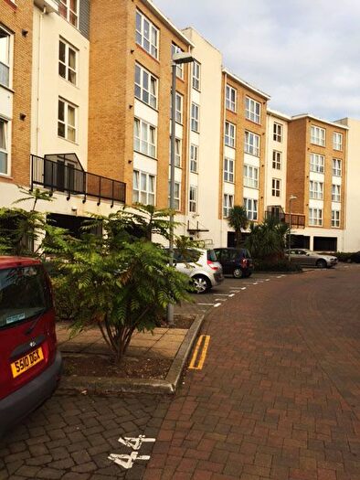 1 Bedroom Flat To Rent In Fisgard Court, Admirals Way, Gravesend, DA12