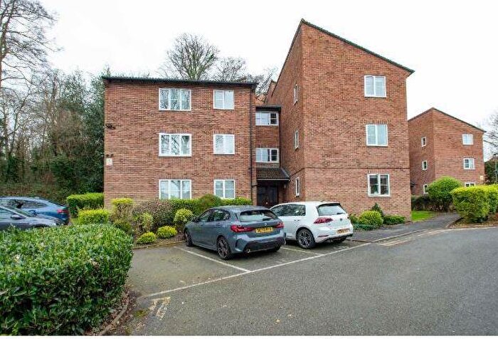 2 Bedroom Flat For Sale In Badgers Copse, Orpington, BR6