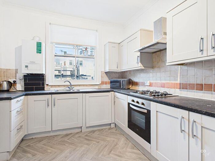 3 Bedroom Flat To Rent In Bedford Square, Brighton, BN1