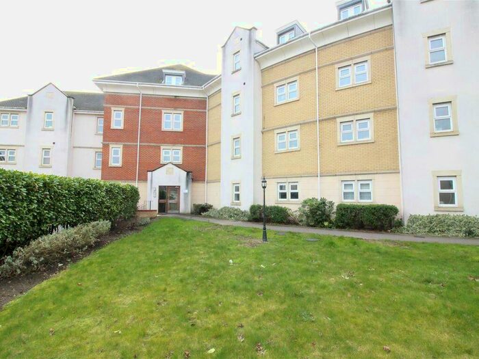 2 Bedroom Flat To Rent In Critchley Avenue, Dartford, DA1