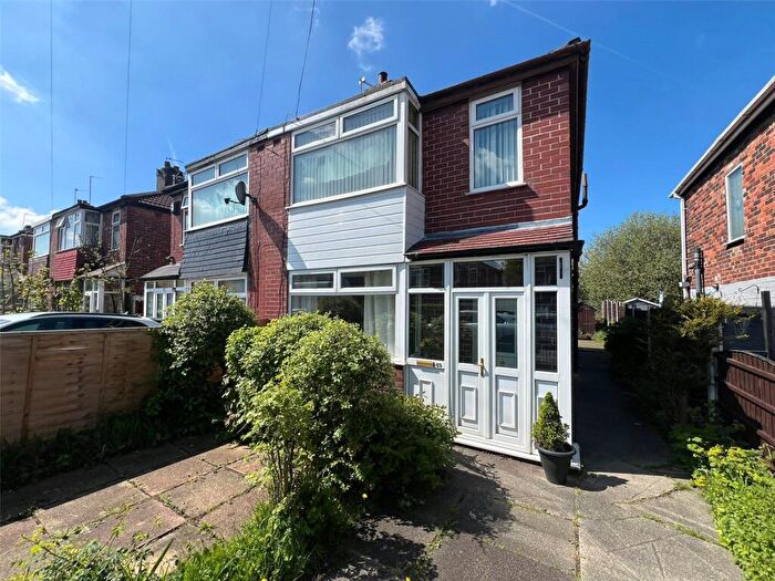 3 Bedroom Semi-Detached House For Sale In Welbeck Avenue, Chadderton, Oldham, OL9