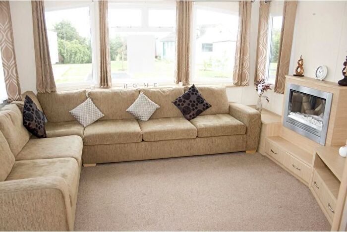 3 Bedroom Mobile/park Home For Sale In North Sea Lane, Humberston, Grimsby, DN36