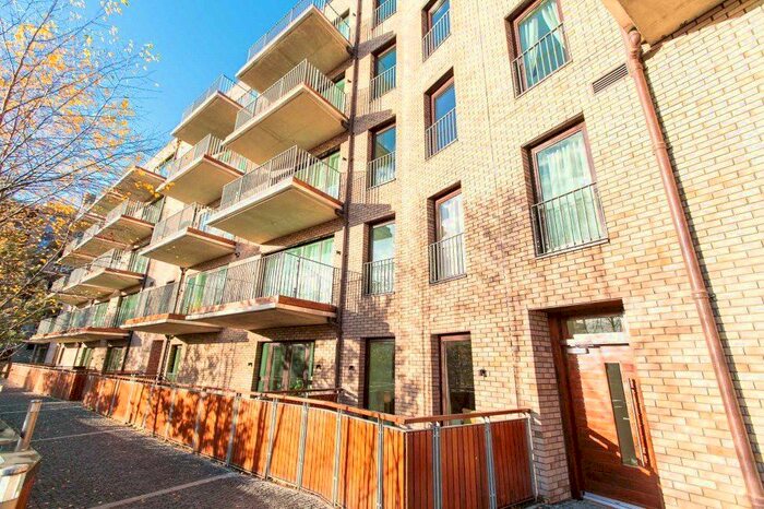 2 Bedroom Flat To Rent In Brandfield Street, Edinburgh, EH3