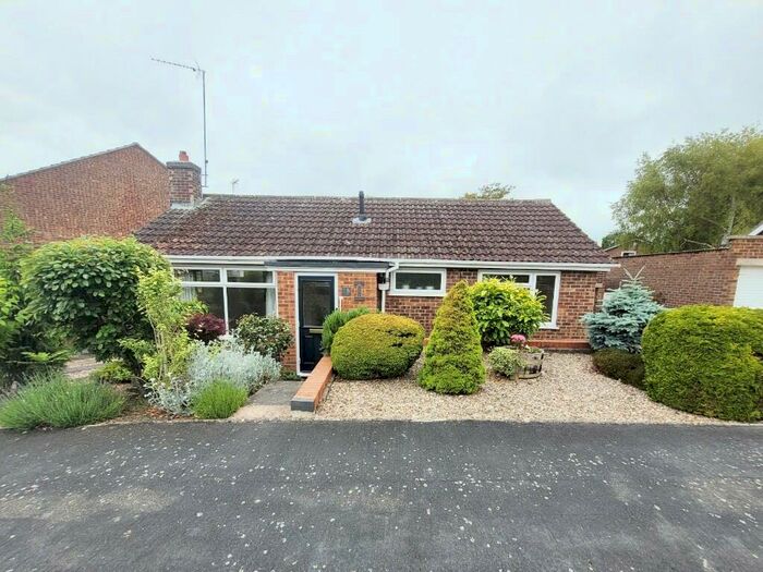2 Bedroom Detached Bungalow To Rent In Marlborough Way, Market Harborough, Leicestershire, LE16
