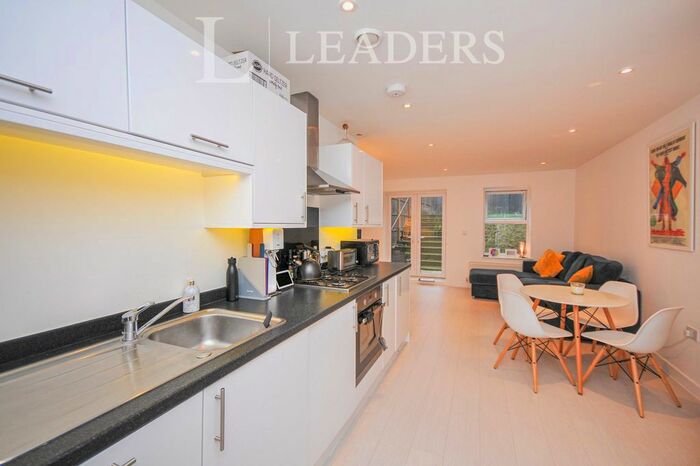 2 Bedroom Flat To Rent In Widmore Road, Bromley BR1