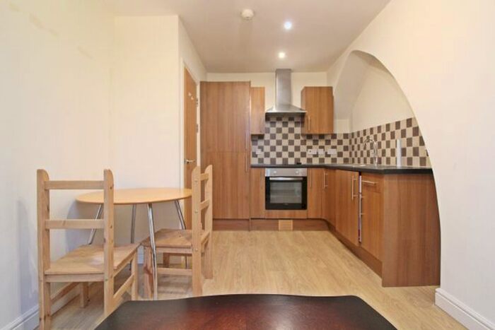 2 Bedroom Flat To Rent In Stow Hill, Newport, Gwent, NP20