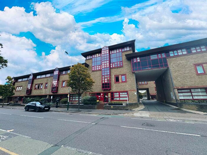 1 Bedroom Flat For Sale In London Road, Romford, RM7