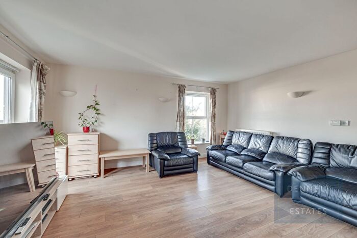 2 Bedroom Flat For Sale In Crescent Avenue, Plymouth, PL1
