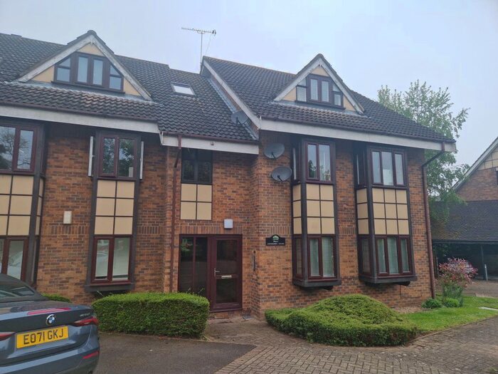 1 Bedroom Flat To Rent In Chequers, Hills Road, Buckhurst Hill, IG9