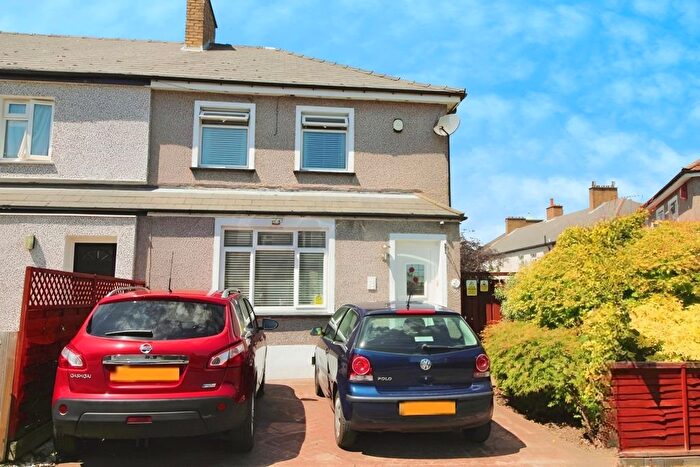 3 Bedroom End Of Terrace House To Rent In Emes Road, Erith, DA8