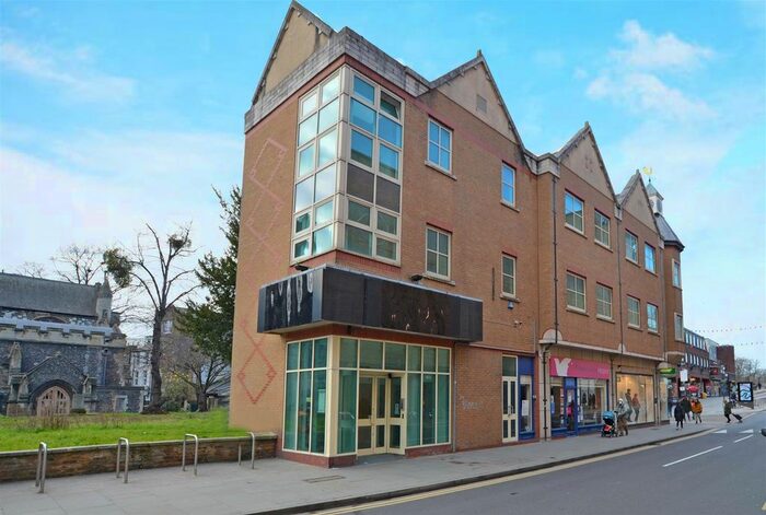 3 Bedroom Flat To Rent In Clarence Street, Kingston Upon Thames, KT1