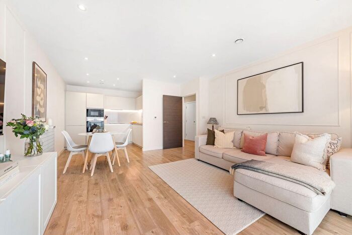 2 Bedroom Flat For Sale In Purbeck Gardens, London, SE26
