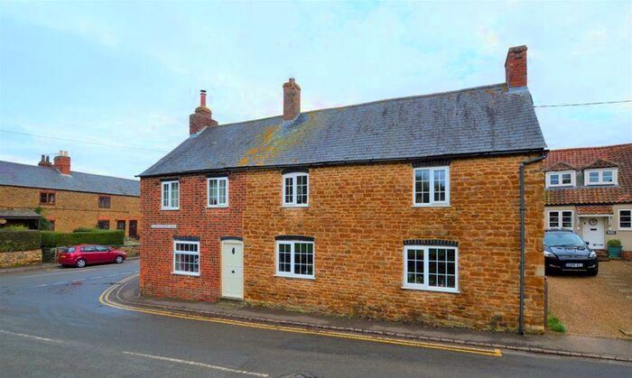 1 Bedroom Character Property For Sale In Chocolate Box Cottage In Highly Desirable Village, LE14