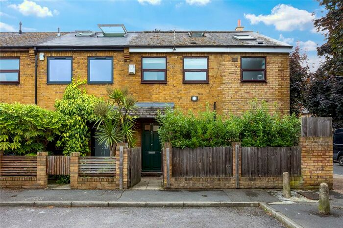 4 Bedroom Flat To Rent In Buxton Street, London, E1