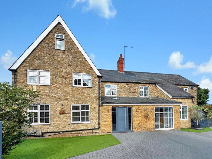 4 Bedroom Village House For Sale In High Street, Collingtree, Northampton, NN4