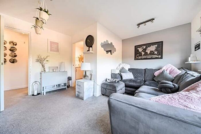 1 Bedroom Flat For Sale In Burlescombe House, Redhill, Surrey, RH1