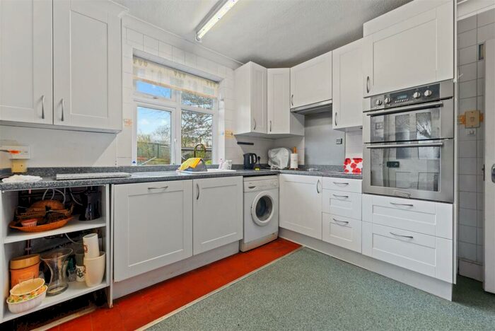 2 Bedroom Bungalow For Sale In Queen Eleanors Road, Guildford, GU2