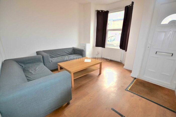 6 Bedroom Terraced House To Rent In Swainstone Road, Reading, RG2